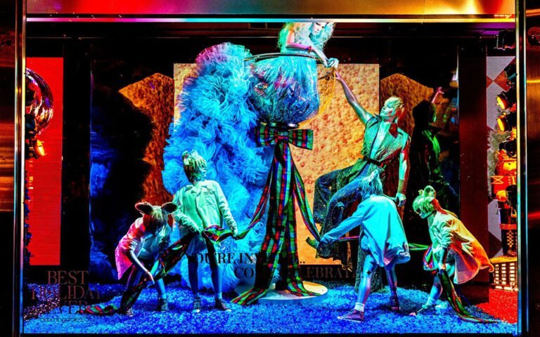 شاهد نوافذ عيد الميلاد المذهلة في نيويورك هذا العام