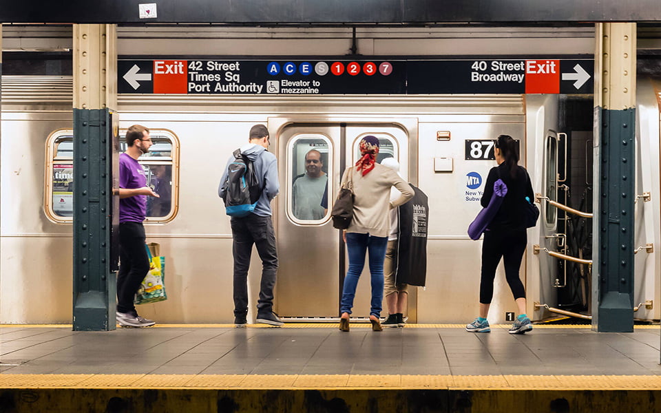 بعد ارتفاع أجور النقل كيف يمكنك التوفير في رحل قطار الأنفاق