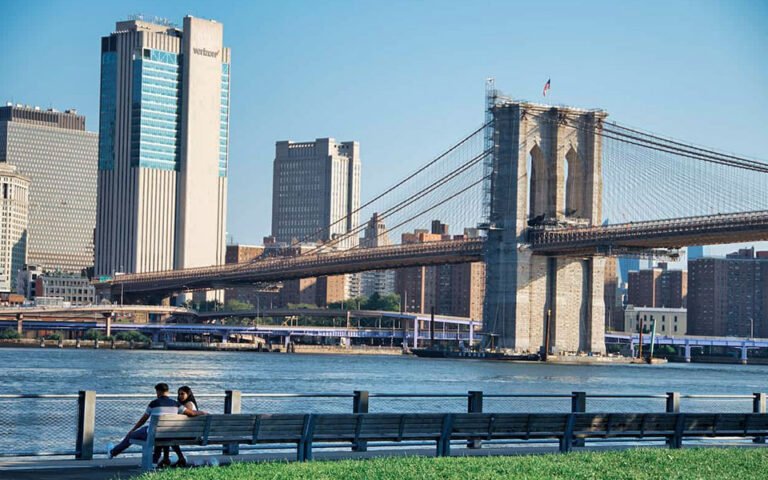 “بروكلين بريدج بارك" (Brooklyn Bridge Park)